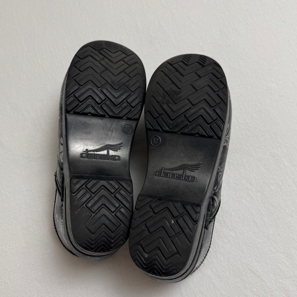 Dansko Black Floral Metallic Print Patent Leather Clogs Size 37 US Size 6.5 - 7 - Picture 6 of 12